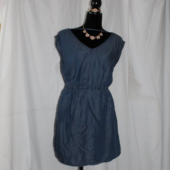 Universal Threads - Picture 3 of 3